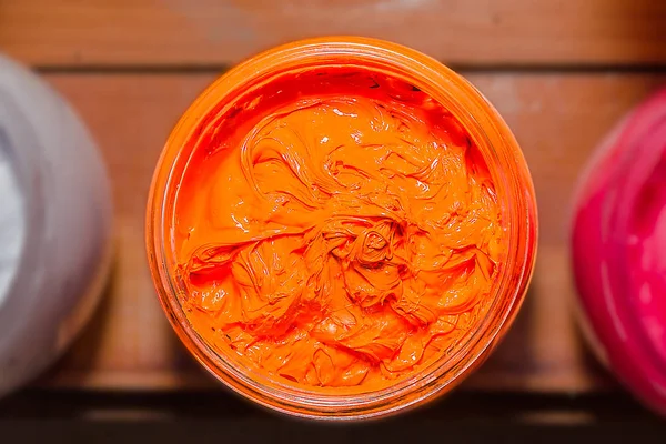 Plastisol mürekkep turuncu colorl açık cam pinewood tablo ekran için tee gömlek yazdırabilirsiniz. Plastisol mürekkep yararlı tee gömlek fabrika ve Sanayi expor için