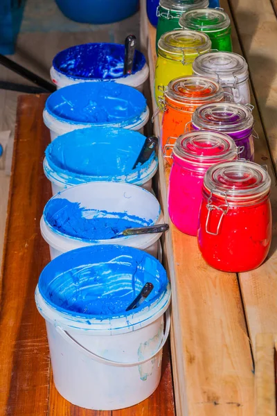 renkli Plastisol mürekkep ekran yazdırma tee gömlek için pinewood masada açık cam olabilir. Plastisol mürekkep yararlı tee gömlek fabrika ve Sanayi İhracat için