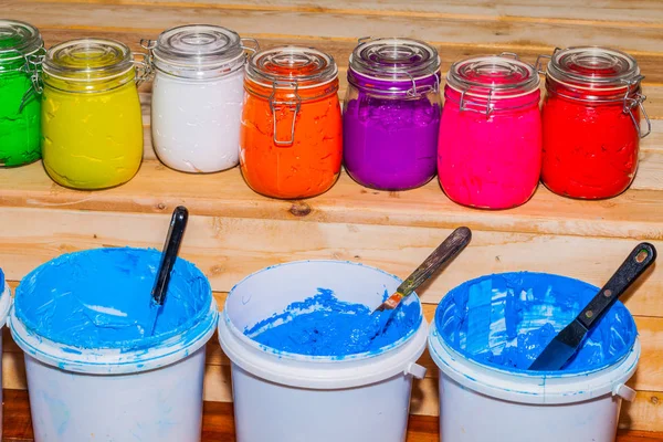 renkli Plastisol mürekkep ekran yazdırma tee gömlek için pinewood masada açık cam olabilir. Plastisol mürekkep yararlı tee gömlek fabrika ve Sanayi İhracat için