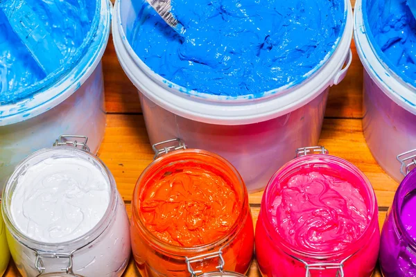 renkli Plastisol mürekkep ekran yazdırma tee gömlek için pinewood masada açık cam olabilir. Plastisol mürekkep yararlı tee gömlek fabrika ve Sanayi İhracat için