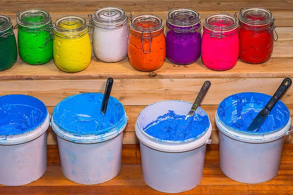 renkli Plastisol mürekkep ekran yazdırma tee gömlek için pinewood masada açık cam olabilir. Plastisol mürekkep yararlı tee gömlek fabrika ve Sanayi İhracat için