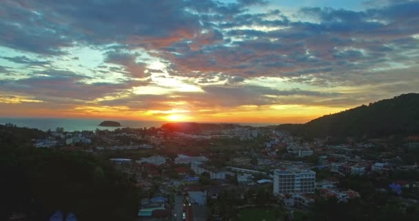 Letecký Pohled Nad Vesnicí Kata Phuket Západu Slunce Panorama Scenérii — Stock video