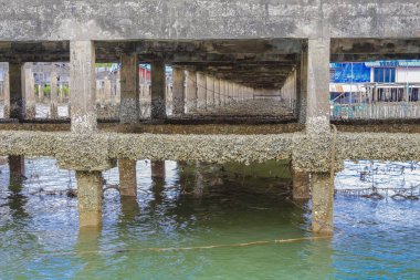 Ban Sam balıkçı köyü Phang Nga içinde altında Pier