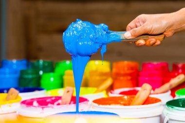 mavi renkte plastisol mürekkep mağaza varil dışarı kepçe. çeşitli renklerde plastisol mürekkep tee gömlek fabrikası ana renk mavi yeşil sarı turuncu kırmızı ve siyah renk olduğunu 