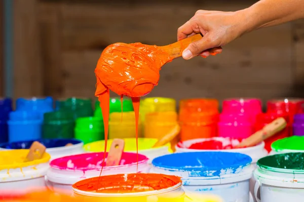 turuncu renkte plastisol mürekkep mağaza varil dışarı kepçe. çeşitli renklerde plastisol mürekkep tee gömlek fabrikası ana renk mavi yeşil sarı turuncu kırmızı ve siyah renk olduğunu 