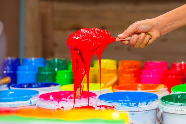 kırmızı renkte plastisol mürekkep mağaza varil dışarı kepçe. çeşitli renklerde plastisol mürekkep tee gömlek fabrikası ana renk mavi yeşil sarı turuncu kırmızı ve siyah renk olduğunu 