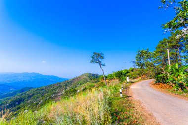 Doi bana göster Pha Doi bak Nangnon Dağları'nın Maesai Chiang Rai şeklinde gördüğünüz nokta uyuyan kadınlar gibi. Doi Nang sigara içinde bu mağarada kaybettim büyük ve uzun mağara çocuk var.