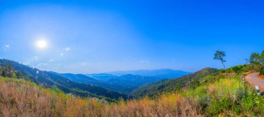 Doi bana göster Pha Doi bak Nangnon Dağları'nın Maesai Chiang Rai şeklinde gördüğünüz nokta uyuyan kadınlar gibi. Doi Nang sigara içinde bu mağarada kaybettim büyük ve uzun mağara çocuk var.
