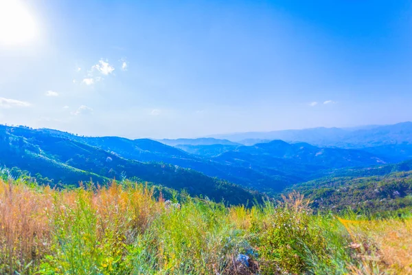 Doi bana göster Pha Doi bak Nangnon Dağları'nın Maesai Chiang Rai şeklinde gördüğünüz nokta uyuyan kadınlar gibi. Doi Nang sigara içinde bu mağarada kaybettim büyük ve uzun mağara çocuk var.