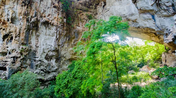 Fotografia Aérea Grande Buraco Frente Caverna Thanlod Yai Kanchanaburi — Fotografia de Stock