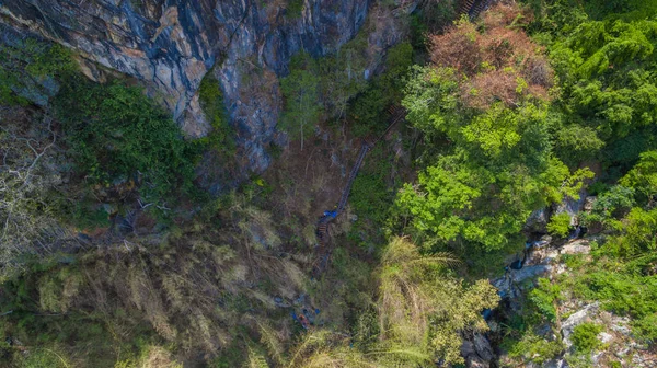 Építés Alatt Híd Mellett Magas Hegyen Turista Tharlode Yai Barlang — Stock Fotó