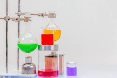 kimyasal karıştırma laboratuvar deneyleri damıtma donanımları