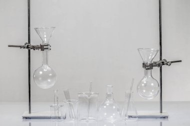 kimyasal karıştırma laboratuvar deneyleri damıtma donanımları