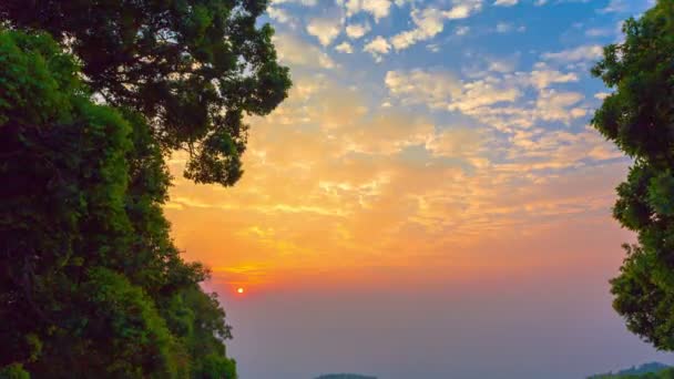 Zeitraffer Landschaft Sonnenaufgang Über Dem Aussichtspunkt Bann Mong Kunchangkien Auf — Stockvideo