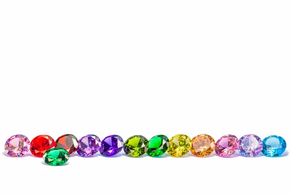Diamantes Coloridos Fundo Branco Com Cópia Arco Íris Diamantes Espaço — Fotografia de Stock