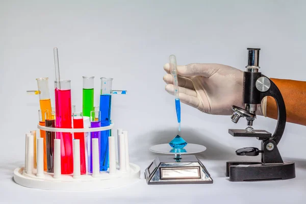 Experiment Mit Chemikalien Diamanten Mit Einer Lösung Wissenschaftsraum Teuer Aussehen — Stockfoto