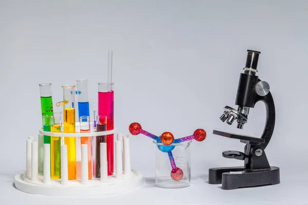 Renseignez Vous Sur Science Dans Laboratoire Utilisant Une Chimie Combinée — Photo