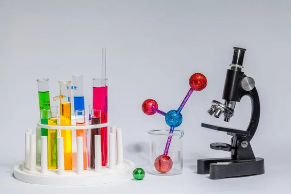 Renseignez Vous Sur Science Dans Laboratoire Utilisant Une Chimie Combinée — Photo