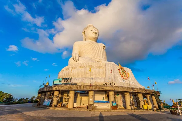 Phuket Big Buddha Kék Égen Keresse Meg Nagy Buddha Szempontból — Stock Fotó