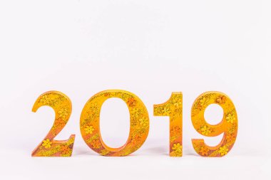 mutlu yeni yıl 2019 altın beyaz arka planda yazma ile