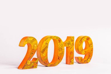 mutlu yeni yıl 2019 altın beyaz arka planda yazma ile