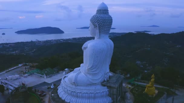 Zonsopgang Boven Chalong Luchtfoto 360 Graden Zeezicht Phuket Big Buddha — Stockvideo