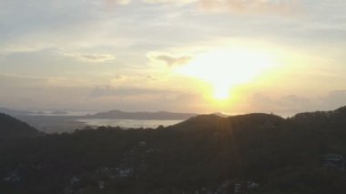 Hava sahne gündoğumu Chalong deniz Phuket Tayland