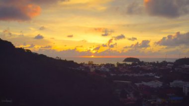 Hava sahne gündoğumu Chalong deniz Phuket Tayland