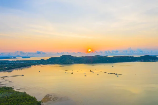 Vue Aérienne Lever Soleil Sur Montagne Près Chantier Naval — Photo