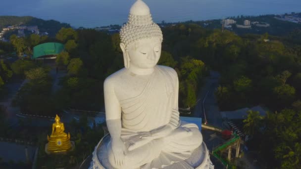 Phuket Big Buddha Één Van Het Belangrijkste Eiland Vereerd Monumenten — Stockvideo