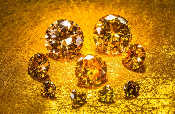 Κίτρινα Διαμάντια Διαφορετικό Μέγεθος Στο Golden Backgroun — Φωτογραφία Αρχείου
