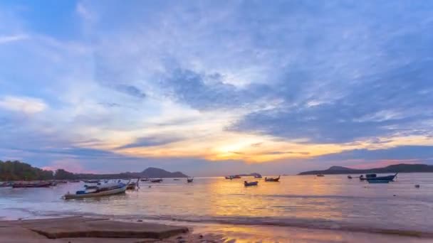 Час Lapse Мальовничі Відображенням Красиві Сонця Море Рибальські Човни Знаходяться — стокове відео