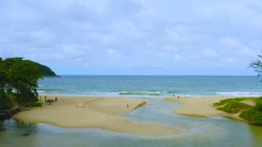 Nai Harn beach yukarıda hava görünümünü günbatımı. Nai Harn beach famouse Simgesel Yapı ve popüler günbatımı bakış açısı Phuket Tayland olduğunu.