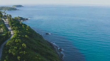 Panorama Promphep cape sabah adlı. Promthep cape Phuket en popüler bakış açısı olduğunu. Çoğu turist her zaman günbatımı görmeye geldim 