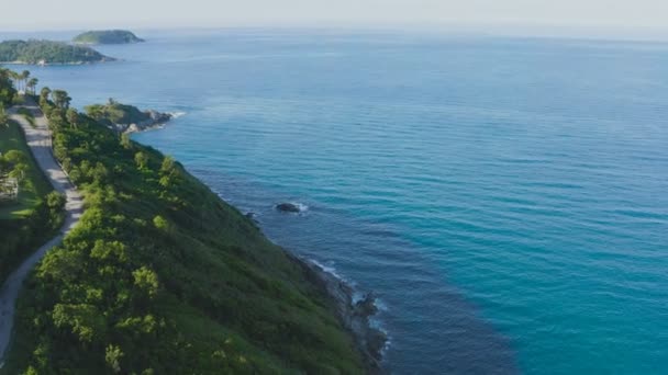 panorama au cap Promphep le matin. Promthep cape est le point de vue le plus populaire à Phuket. les plus touristiques viennent toujours voir le coucher du soleil  