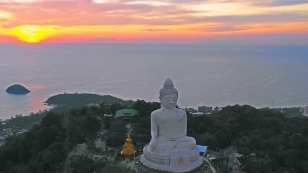 Phuket Big Buddha Jedním Ostrova Nejdůležitější Ctěný Památek Ostrově Phuket — Stock video