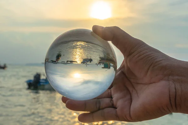 Кристал Скла Сфері Розкриває Sunrise Морський Пейзаж Сферичної Точки Зору — стокове фото