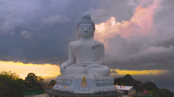 Luchtfotografie Onweersbui Rond Phuket Grote Boeddhabeeld Zonsondergang Tijd — Stockvideo