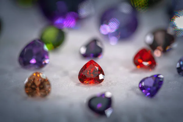 Diamants Colorés Sur Tournage Vitrine Avec Fond Neige — Photo