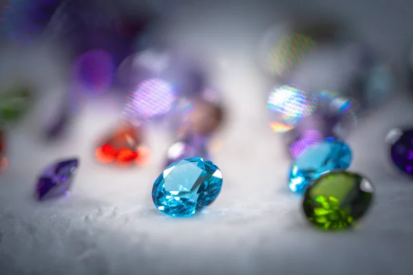 Diamantes Colores Giro Escaparate Con Fondo Nieve — Foto de Stock