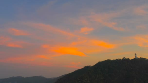 Phuket Büyük Buda Dağın Tepesinde — Stok video