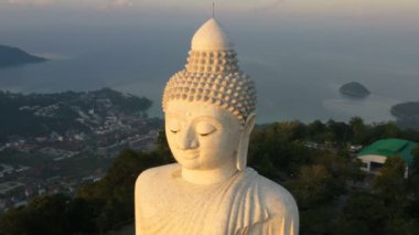 areial Fotoğrafçılık Phuket big Buddha Sunrise. Phuket Big Buddha Phuket Island Phuket Adası en önemli ve saygın yerlerinden biridir.