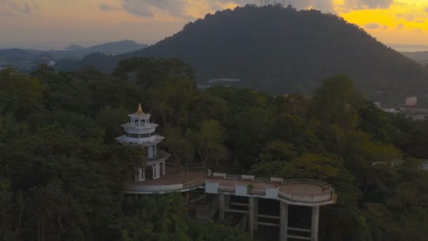 Башня Кхао Ран Является Знаменитой Достопримечательностью Городе Пхукет Архитектурный Стиль — стоковое видео