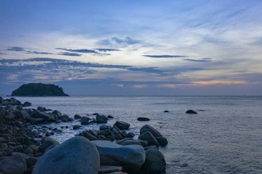 gizli cennet kaya plaj Laem Chai, Karon beach ortasında ve Kata beach yakın Pu Adası