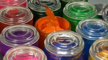 Kepçe turuncu renkte mürekkep baskı tee gömlek için