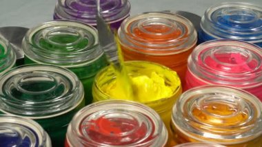 Kepçe sarı mürekkep cam şişe