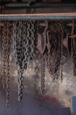 Tersanede ağır kaldırma kolları kullanılacak. Böylece hızlı ve isabetli olacak..