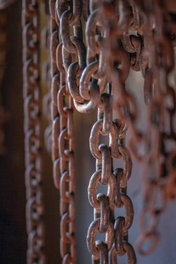 Tersanede ağır kaldırma kolları kullanılacak. Böylece hızlı ve isabetli olacak..