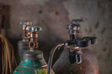 tik kesmek için demir kesme için ısı yangın kullanmanız gerekir