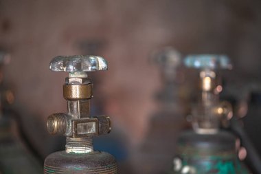 tik kesmek için demir kesme için ısı yangın kullanmanız gerekir